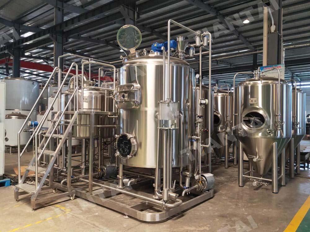 <b>1000L combined three vessel brewhouse with PLC control</b>